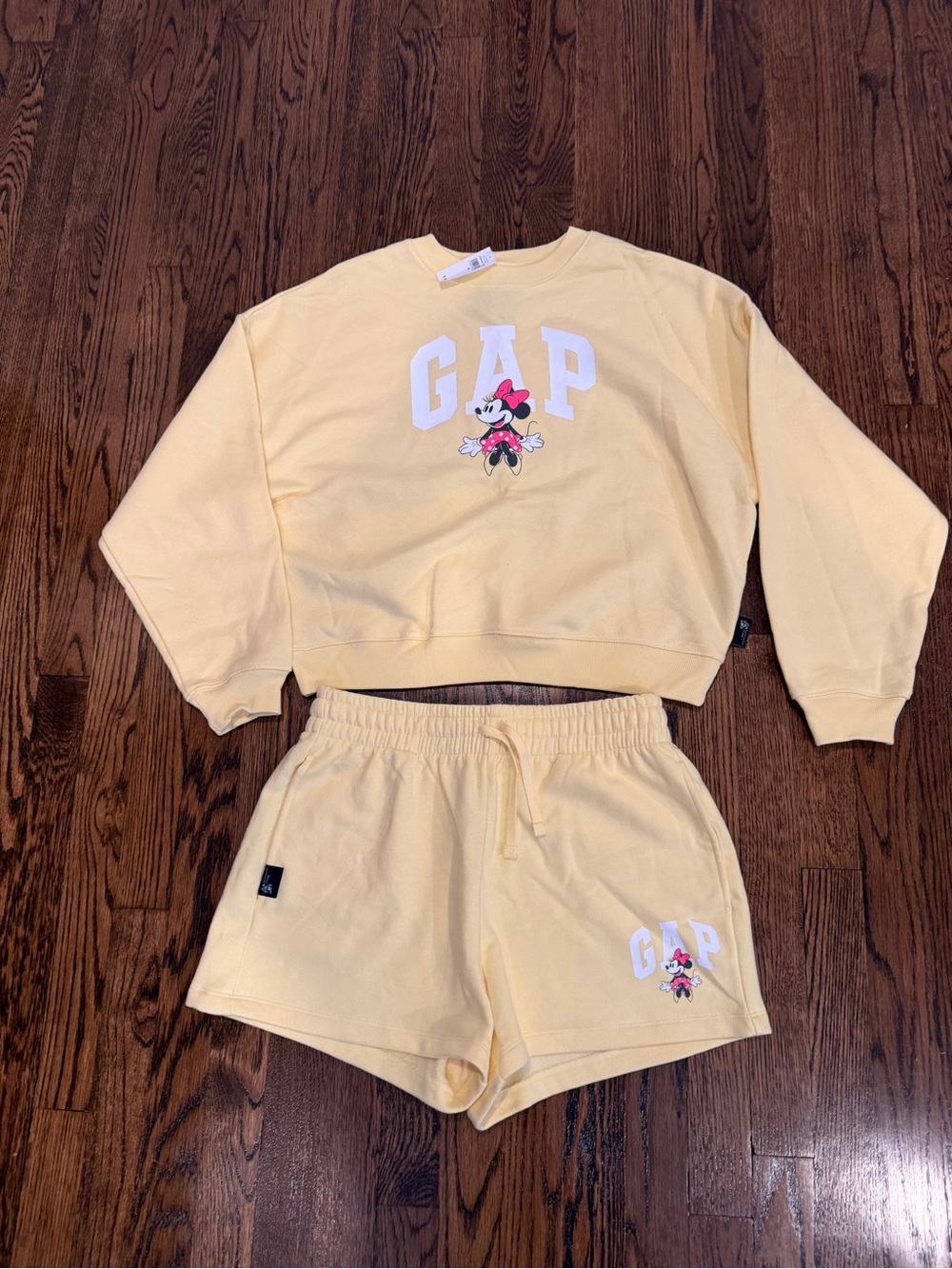 New!!! Woman’s Disney Pale Yellow Minnie Mouse Sweatshirt & Short Set